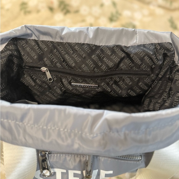 Steve Madden Bag w Adjustable Straps - Picture 3 of 4